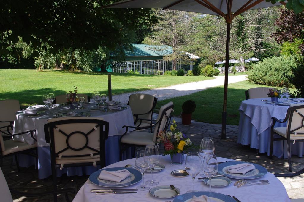 Hostellerie Restaurant Les Gorges De L'Aveyron Bruniquel Exterior foto