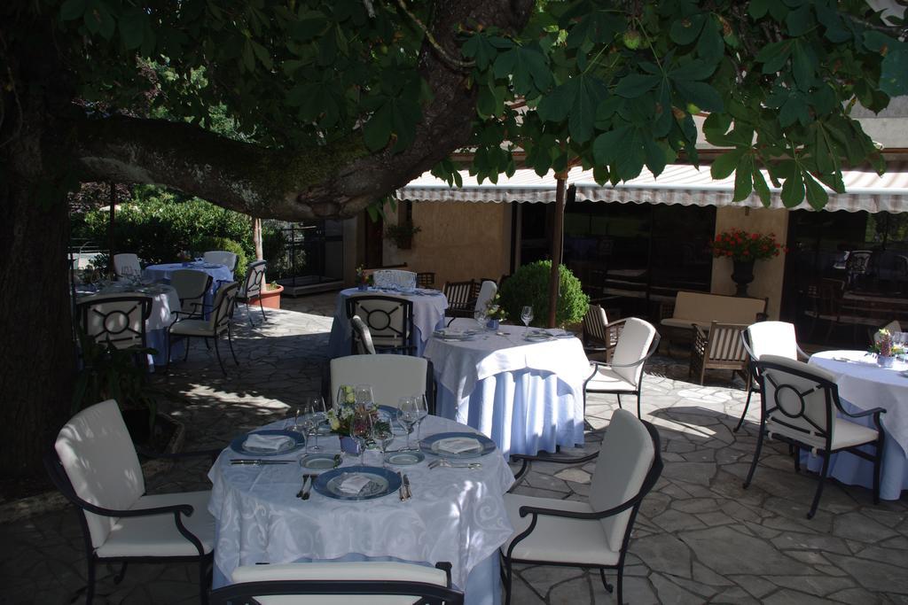 Hostellerie Restaurant Les Gorges De L'Aveyron Bruniquel Exterior foto